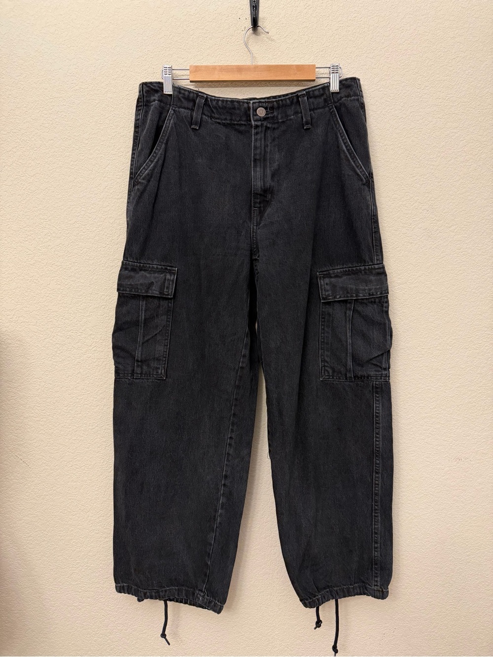 Levi's Black Cargo Wide-Leg Jeans 94 Baggy - Picture 2 of 15